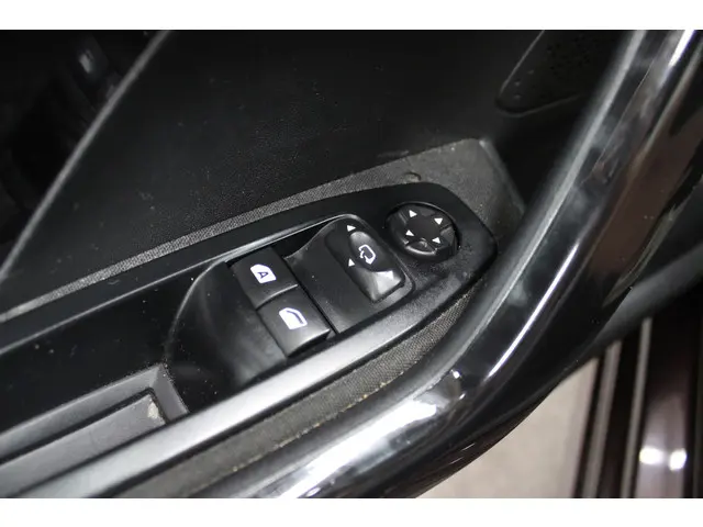 Peugeot 208 1.2 VTi Active 2013 Benzine 17