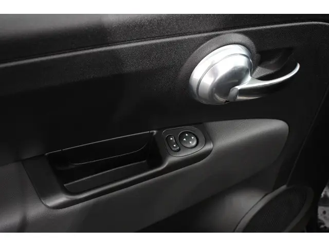 Fiat 500 1.0 Hybrid Sport Connect 2022 Benzine 10