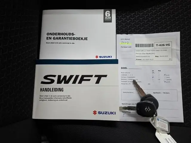 Suzuki Swift 1.2 SELECT SMART HYBRID 2024 Benzine 10
