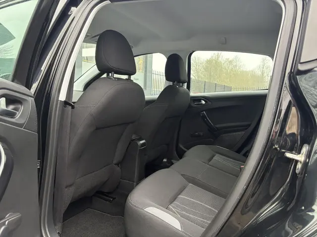 Peugeot 208 1.2 e-VTi Blue Lease 2013 Benzine 9