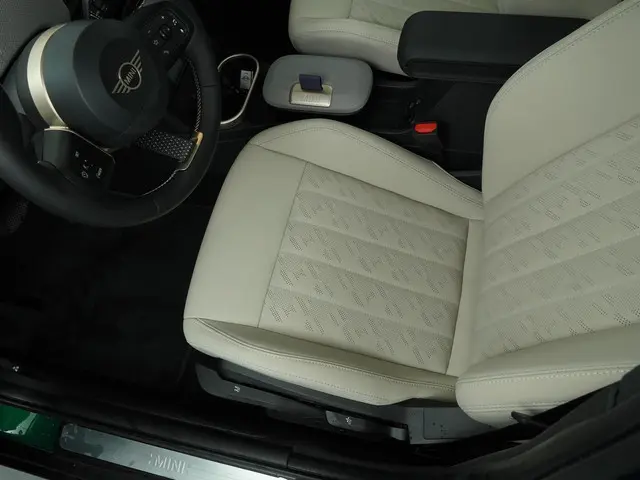 MINI 5-Deurs Cooper C Favoured L 2025 Benzine 13