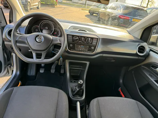 Volkswagen up! 1.0 BMT move up! 2019 Benzine 9