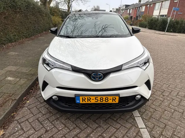 Toyota C-HR 2