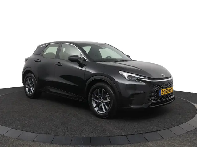 Lexus LBX 2WD 2024 Hybride Benzine 13