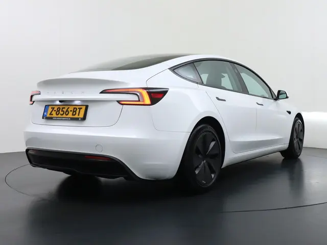 Tesla Model 3 RWD 60 kWh 2024 Elektrisch 7