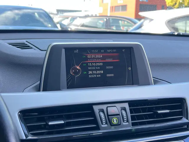 BMW X1 sDrive18i Centennial Executive 2017 Benzine 17