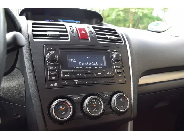 Subaru Forester 2.0 Luxury 2014 Benzine 24