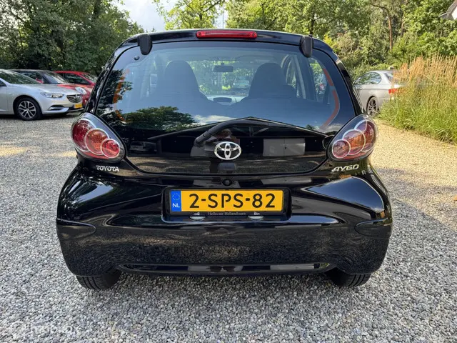 Toyota Aygo 1.0 VVT-i Now Zwart 2013 2013 Benzine 6