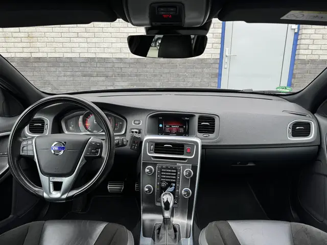 Volvo V60 1.5 T3 R-Design 2016 Benzine 4
