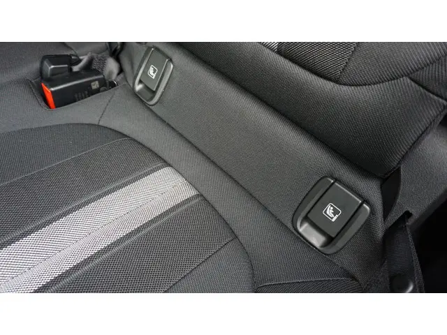 BMW X1 sDrive18i 140pk High Executive 2019 Benzine 23