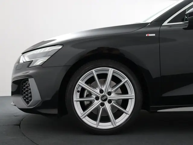 Audi A3 Limousine 35 TFSI S edition 2021 Benzine 12