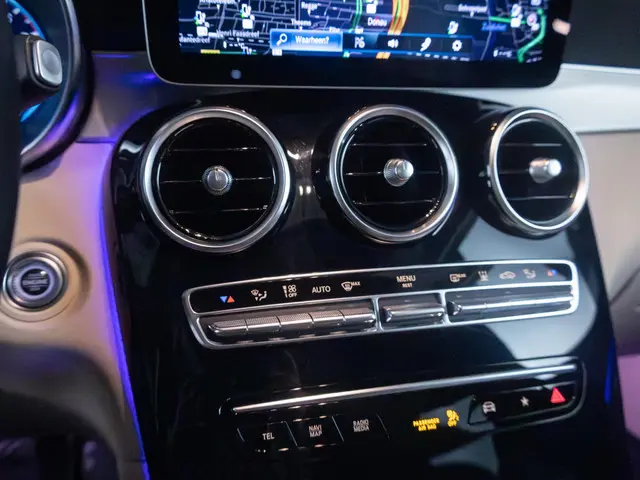 Mercedes-Benz GLC 300e 4MATIC 2020 Hybride Benzine 23