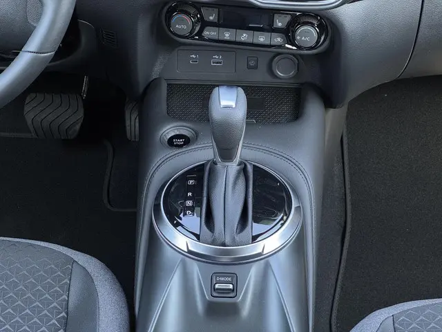 Nissan Juke 1.6 Hybrid N-Connecta 2025 Hybride Benzine 19