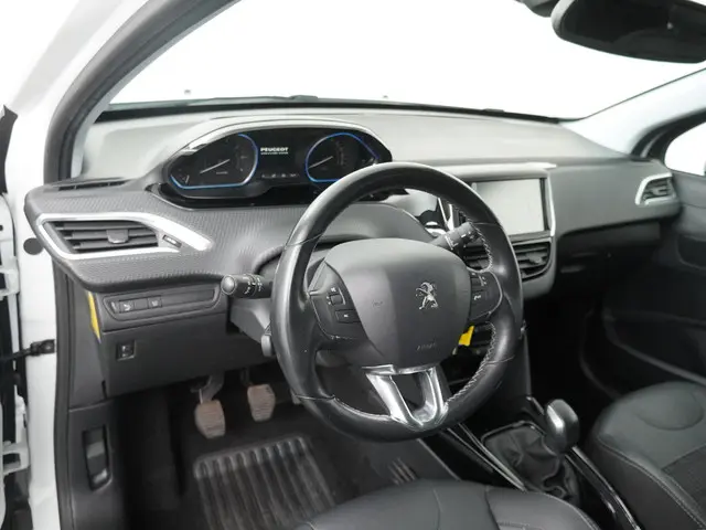 Peugeot 2008 1.2 PureTech Allure 2017 Benzine 12