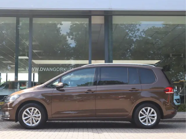 Volkswagen Touran 1.2 TSI Connected Series 2017 Benzine 8