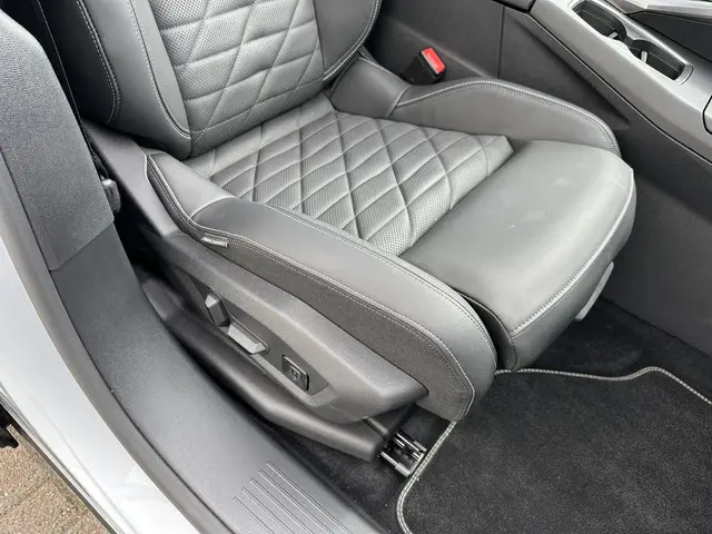 Peugeot 3008 1.2 Hybrid 145 GT 2024 Hybride Benzine 37