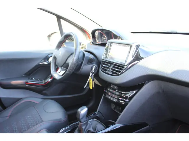 Peugeot 2008 1.2 PureTech GT-line 2017 Benzine 10