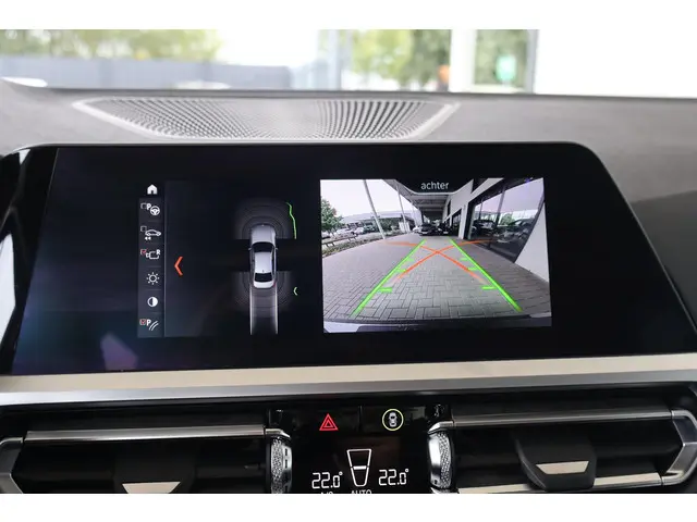 BMW 3 Serie 320i High Executive 2019 Benzine 17