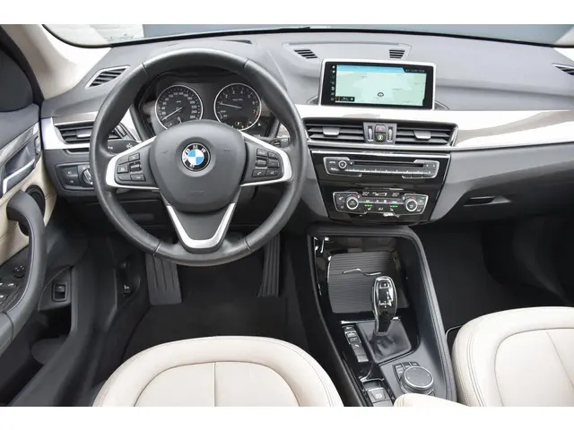 BMW X1 sDrive18i High Executive 2018 Benzine