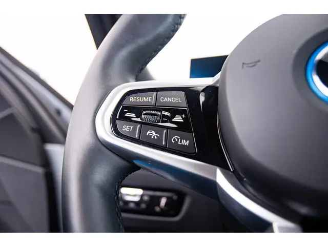 BMW 3 Serie 330e 2025 Hybride Benzine 26