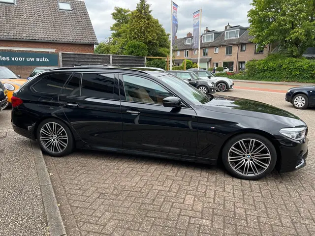 BMW 5 Serie Touring 520i High Executive 2018 Benzine 4