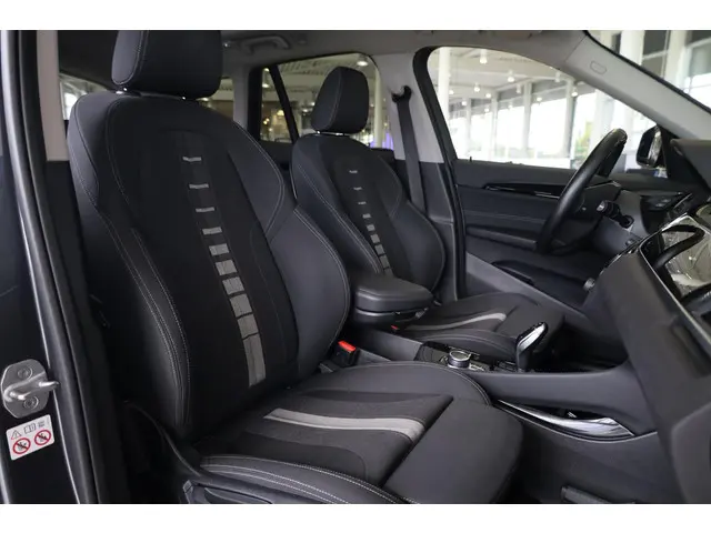 BMW X1 sDrive18i High Executive 2019 Benzine 8