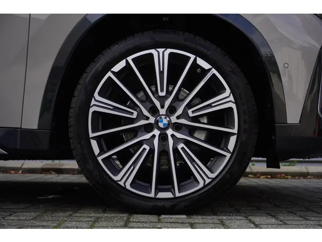 BMW iX1 eDrive20 2025 Elektrisch 6