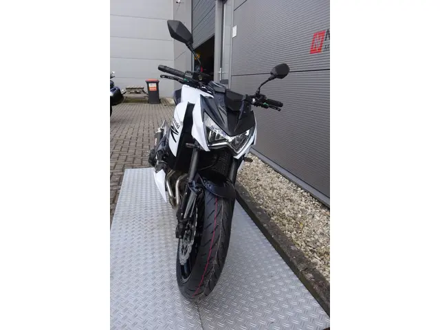 Kawasaki Z800 E 2013 Benzine 4
