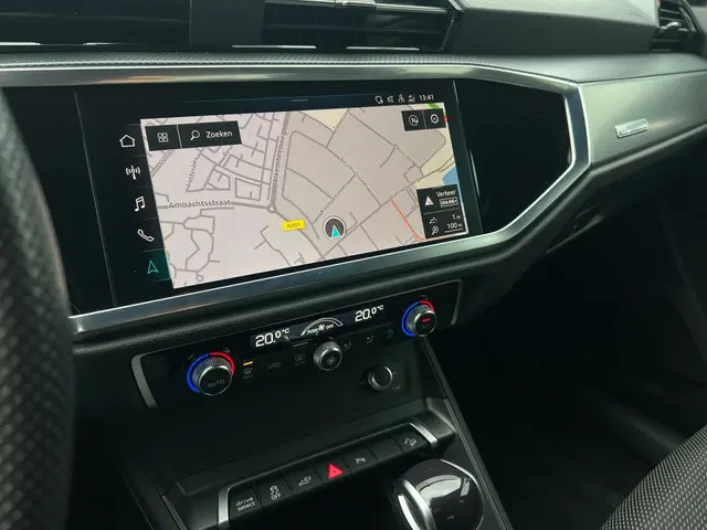 Audi Q3 45 TFSI e S edition 2023 Hybride Benzine 16