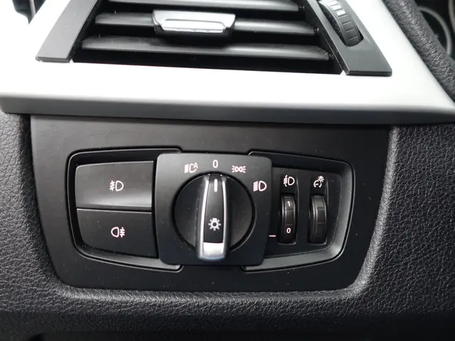 BMW 3 Serie 320i M Sport High Exe Aut- 2012 Benzine 20