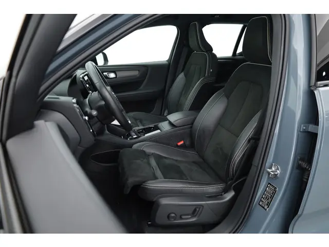 Volvo XC40 3