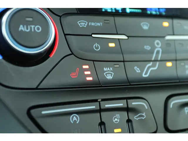 Ford C-MAX 1.5 TITANIUM 2016 Benzine 25