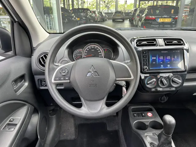 Mitsubishi Space Star 1.2 Connect+ 2024 Benzine 18