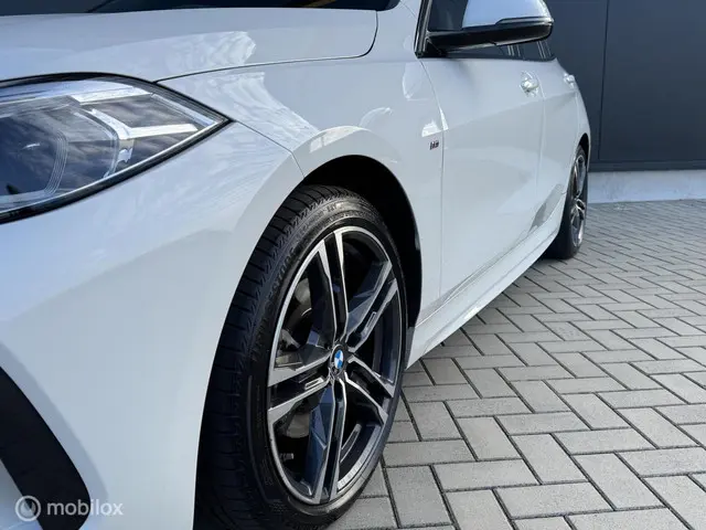 BMW 1 Serie 118i M sport High exce. 2021 Benzine 11