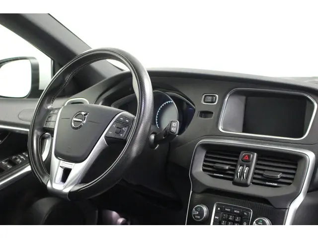 Volvo V40 T3 Polar+ Sport Automaat 2019 Benzine 13