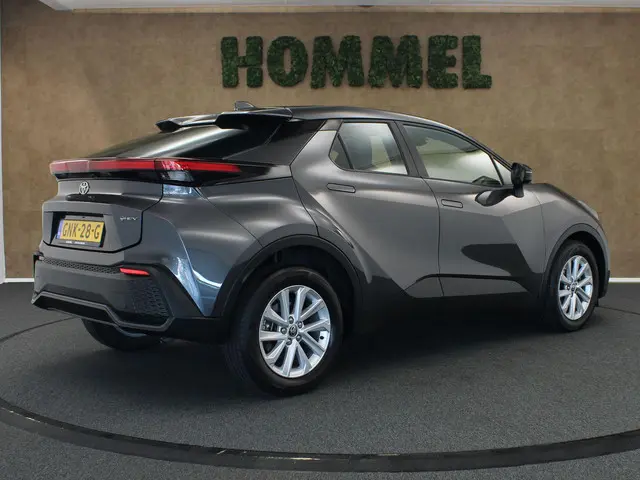 Toyota C-HR 2