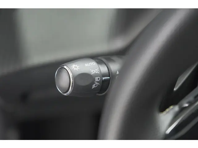 Peugeot 208 Hybrid 136 e-DCS6 GT 2024 Hybride Benzine 38