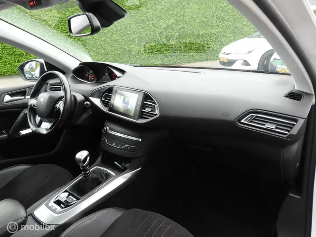 Peugeot 308 SW 1.2 e-THP Première 2014 Benzine 22