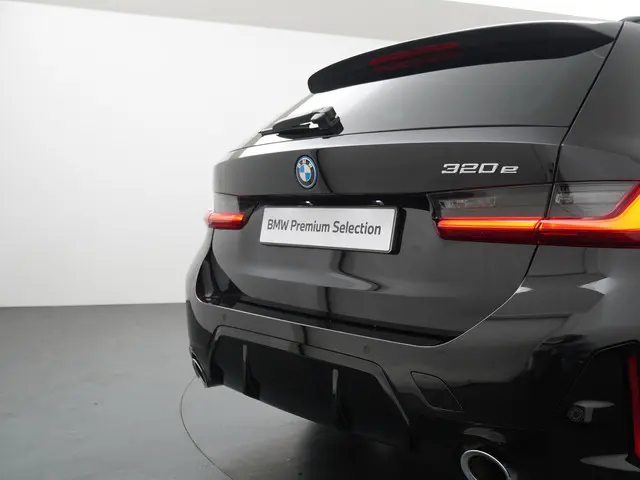 BMW 3 Serie Touring 320e 2024 Hybride Benzine 30