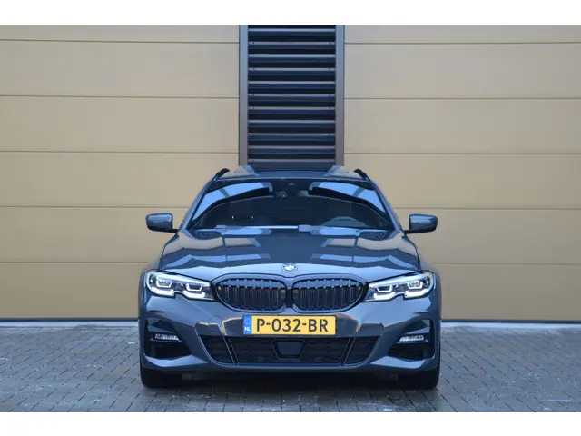 BMW 3 Serie Touring 320i Business Edition 2022 Benzine 6