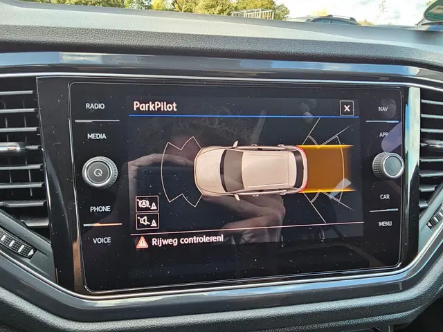 Volkswagen T-Roc 1.5 TSI Sport Business R 2019 Benzine 23