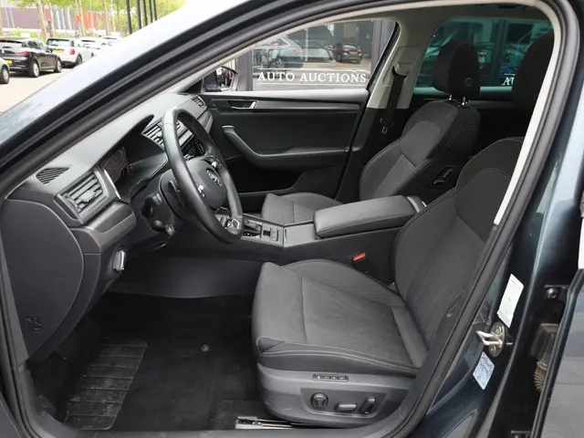 Škoda Superb Combi iV 1.4 TSI PHEV 2021 Hybride Benzine 35