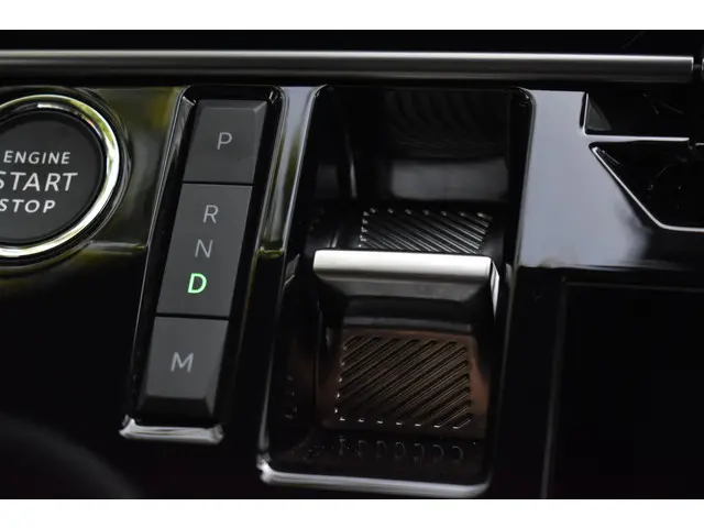 Peugeot 3008 Hybrid 136 EAT6 GT 2024 Hybride Benzine 18