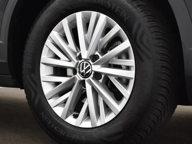 Volkswagen T-Roc 1.5 TSI 150pk DSG Life 2023 Benzine 20