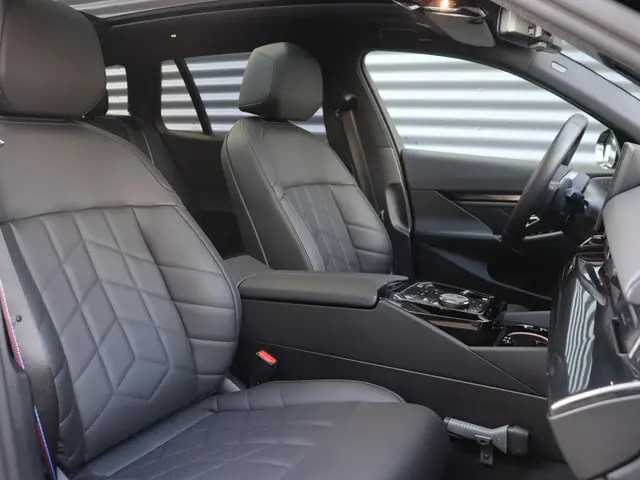 BMW 5 Serie Touring 550e xDrive 2025 Hybride Benzine 8