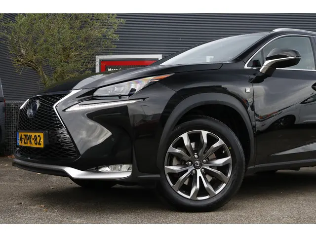 Lexus NX 300h AWD F Sport Line 2015 Hybride Benzine 2