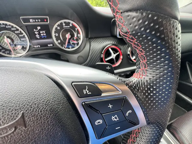Mercedes-Benz A-Klasse AMG 45 4MATIC 2013 Benzine 25