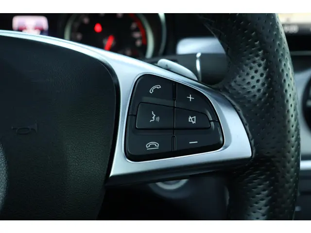 Mercedes-Benz GLA 200 Premium Plus 2018 Benzine 19