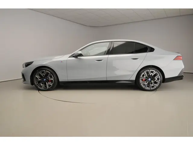 BMW i5 xDrive40 2024 Elektrisch 2