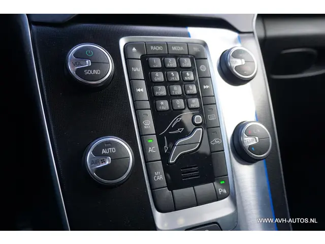 Volvo V40 2.0 T2 R-Design 2016 Benzine 15